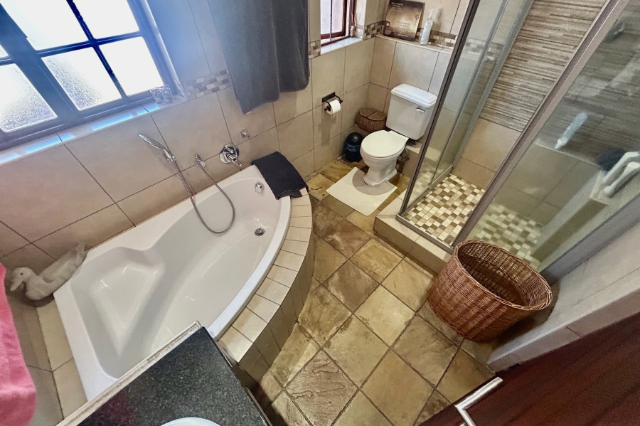 6 Bedroom Property for Sale in Melodie North West